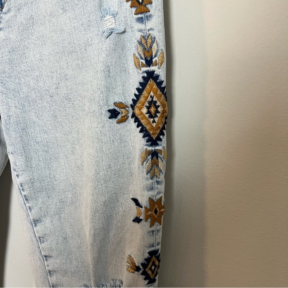 DRIFTWOOD- Gizelle Geometric Embroidered Distressed Light Wash Denim Jeans - Picture 5 of 10